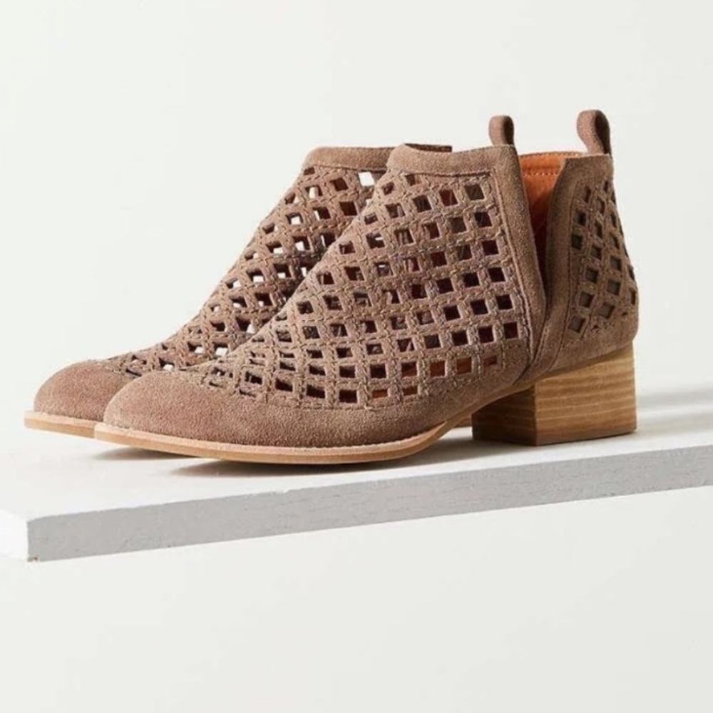 Jeffrey Cambell x Anthropologie Taggart Cut Out Bootie Taupe Suede Size 10